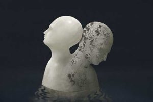 sculpture of two heads showing bipolar disorder