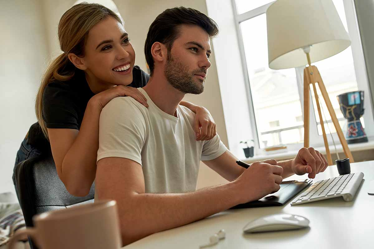 a woman helps her boyfriend into drug addiction treatment