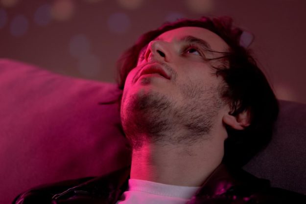 person dealing with symptoms of cocaine addiction